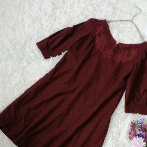 Vintage knee-length dress with five-point sleeves and V-neck